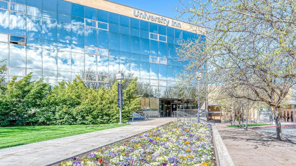 Logan Hotel | University Inn