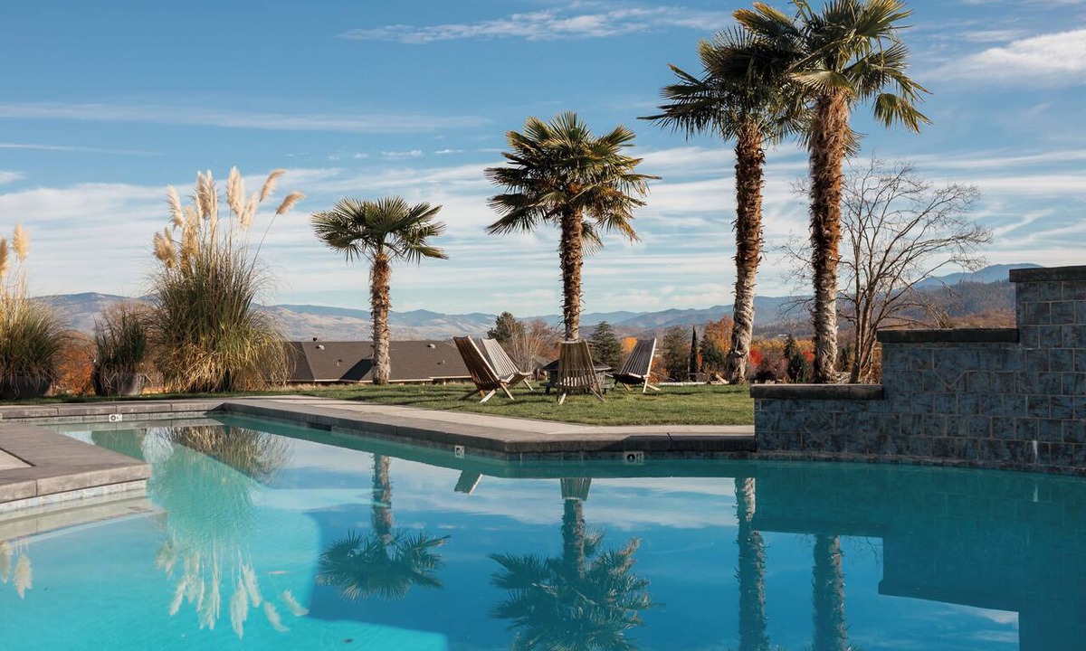 Medford House | Unwind on 5 gated acres in Southern Oregon Wine Country—pool, hot tub, cedar sauna & mountain views. Sleeps 14 with room to spread out. Two miles to historic Jacksonville's tasting rooms, restaurants & Britt Fest.