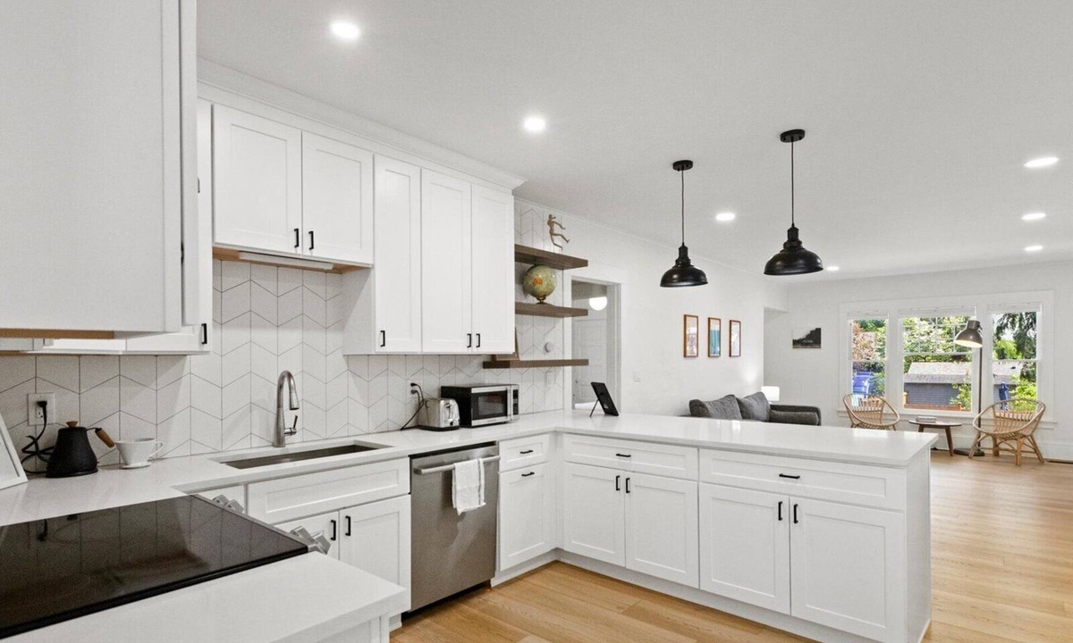 Wallingford House | Updated Craftsman home with open floor plan in great Seattle location