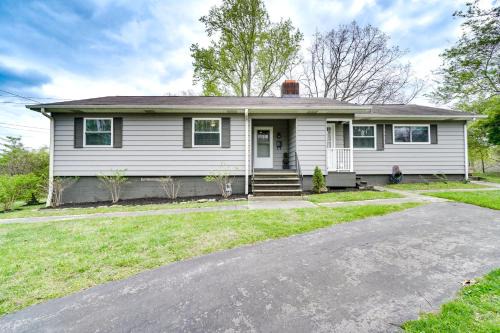 Oak Ridge House | Updated Home: Central Oak Ridge Location