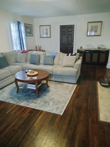 Montgomery House | Upper Floorer