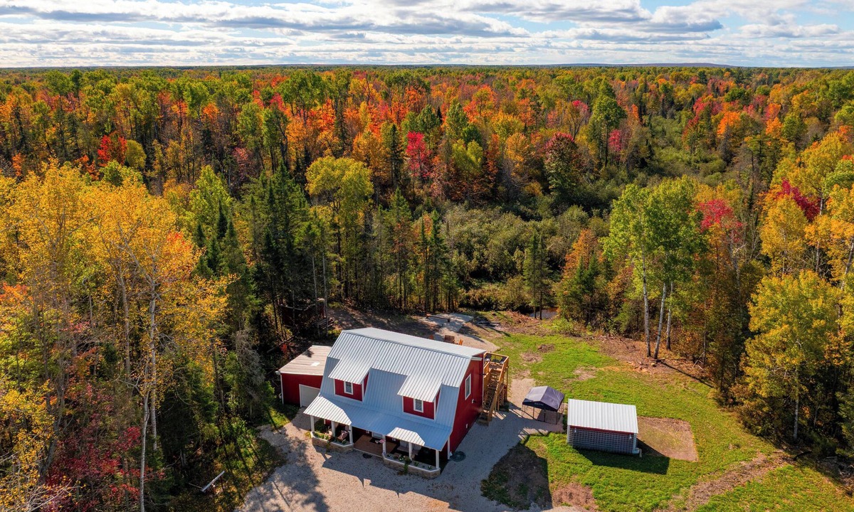 Rudyard Cabin | Upper Peninsula Barndominium on 18 Acres w/Emus