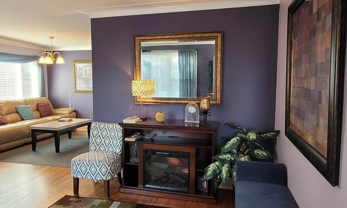 Evergreen Park House | Upscale 4-Bedroom Home by Chicago Dining, Shops, & Hospitals