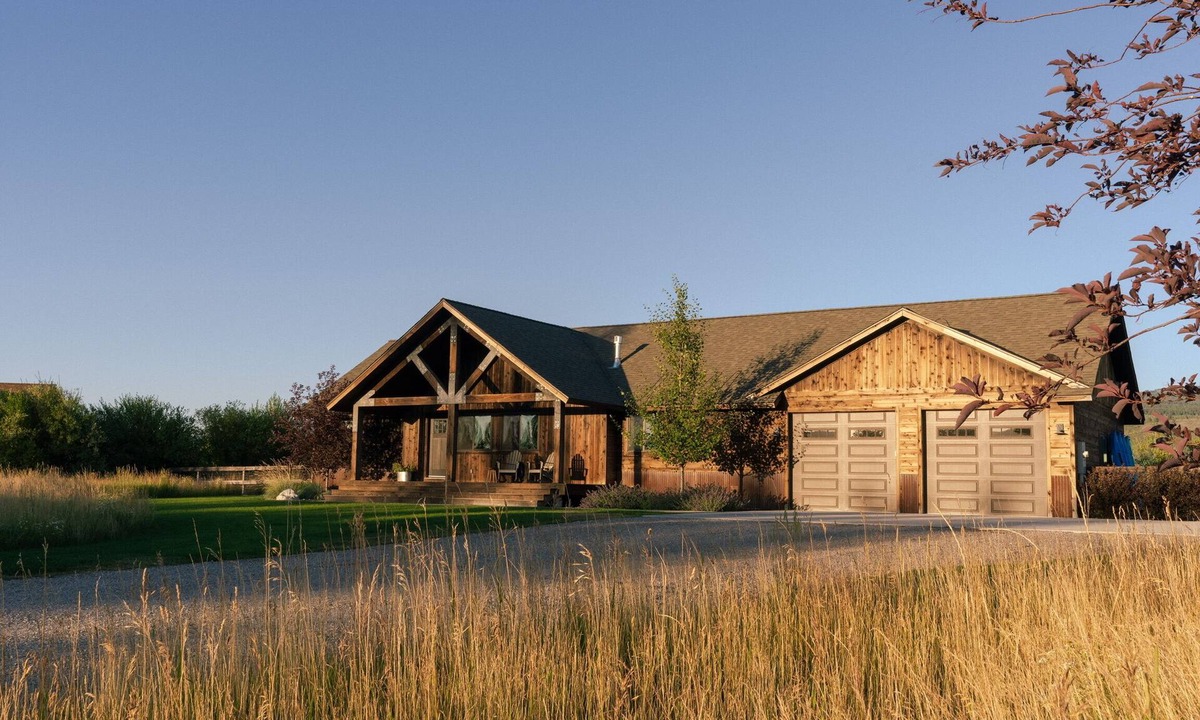 Victor House | Upscale Cabin Retreat 6-bedroom, Gourmet Kitchen, King Suites, Teton Vistas