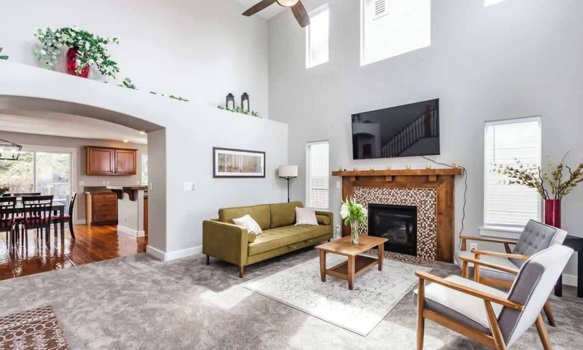 Meridian House | Upscale House for up to 20 with Fire Pit & Pool