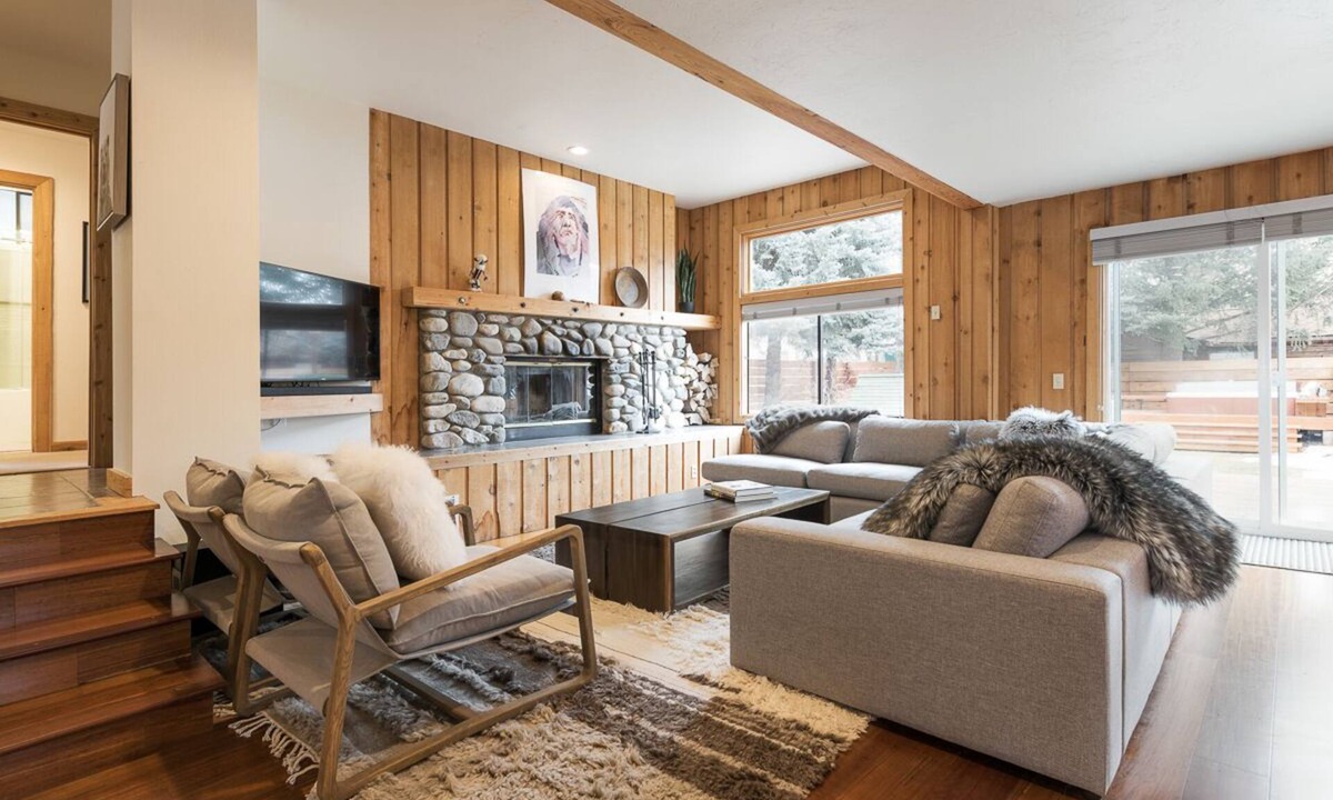 Ketchum House | Upscale Oasis in the Heart of Ketchum with Private Back Yard, Jacuzzi and Sauna