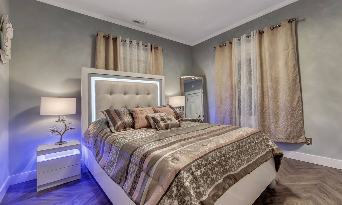 Logan House | 💎Urban Glam Gem💎 Rancher near Gonzaga w/GiG Internet