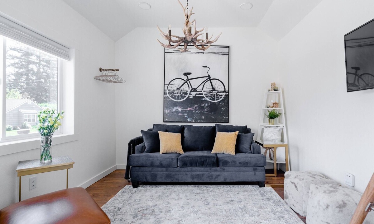 Camas Apartment | Urban Tiny House near Portland & Columbia Gorge