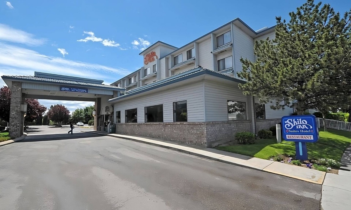 Nampa Hotel | Vacation At its Finest! FREE Parking and Indoor Pool, Near Boise Art Museum!