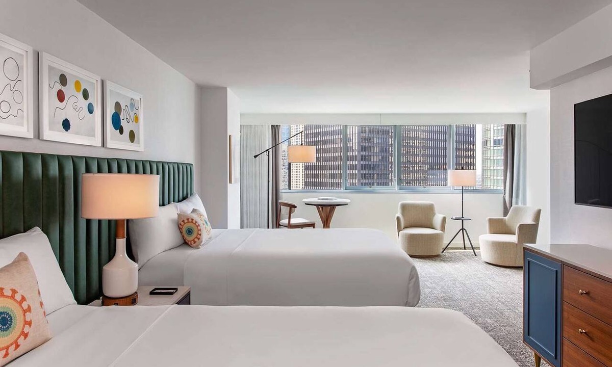 Downtown Chicago Hotel | Vacation Starts Here! Near Chicago Riverwalk and The River Theater, Pets Allowed