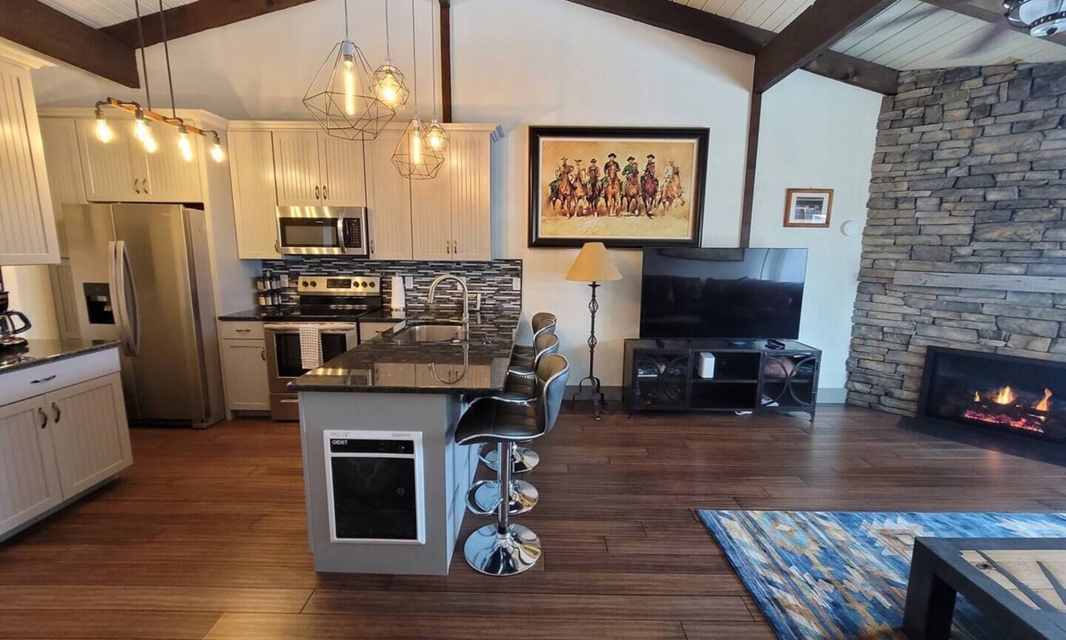 Ketchum Apartment | Val d' Sol—Unbeatable Downtown Ketchum Location