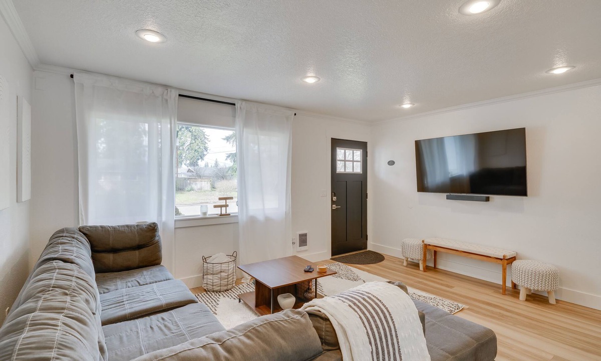 Orchards House | Vancouver Vacation Rental 16 Mi to Portland!