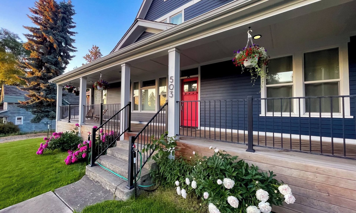 South Perry District House | Vibrant 4-Bed Perry District Unit: Full Kitchen, Outdoor Living – Groups' Dream!