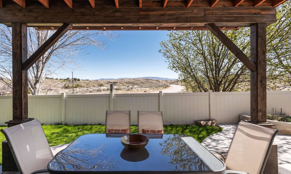 Eagle House | Views of the Foothills! Bring the WHOLE FAM + DOG(s)! Across the St to Mountain Bike Trails