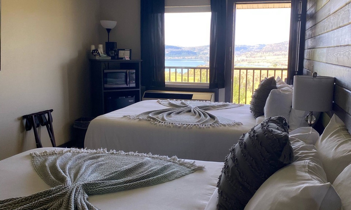 Davenport Resort | Wake to the best view on the lake!