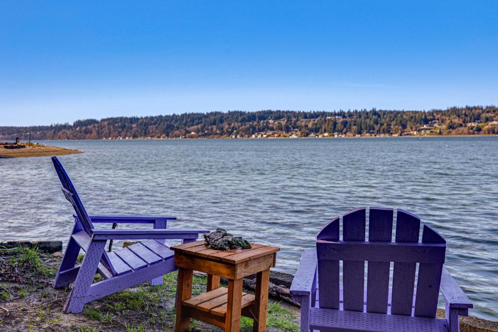 Burley Apartment | Walk to Beach! Scenic 'Wine Studio' in Gig Harbor