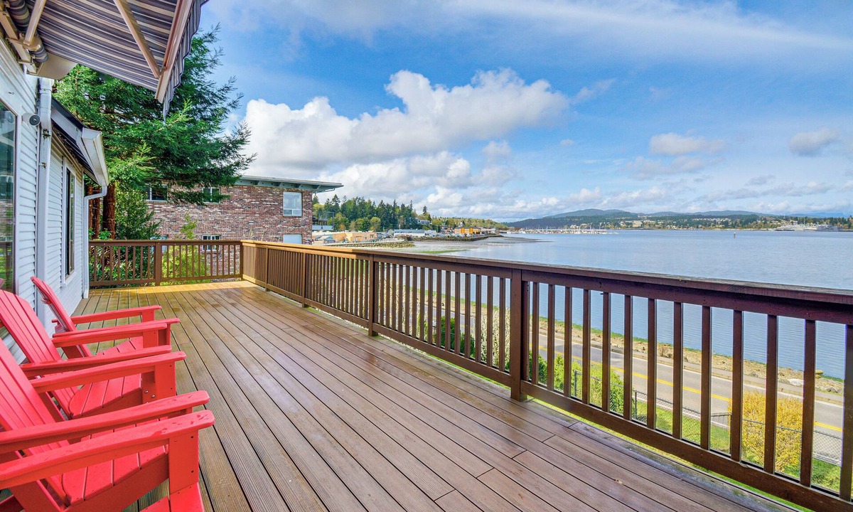 Retsil Cottage | Walk to Beaches: Waterfront Home in Port Orchard!