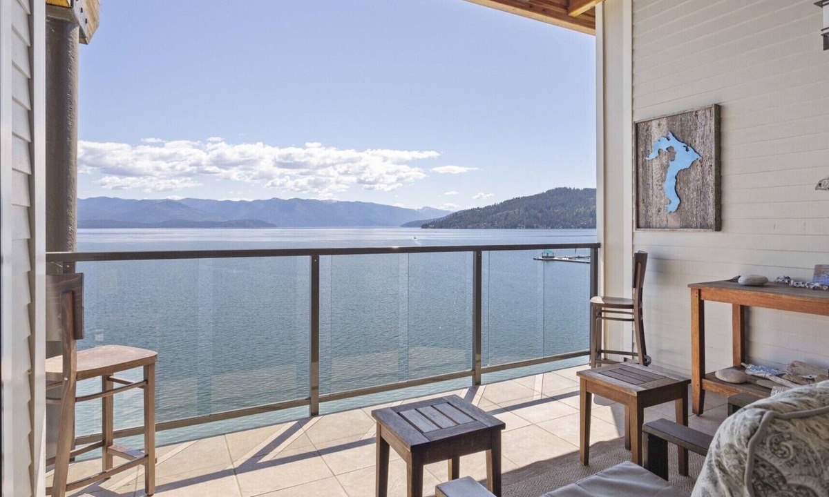 Sandpoint Condo | Walk to Downtown, Top Floor- Seasons at Sandpoint