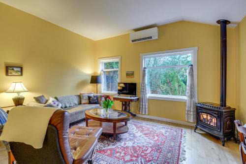 Port Hadlock House | Walk to Irondale Beach Park! Family Haven w/Yard