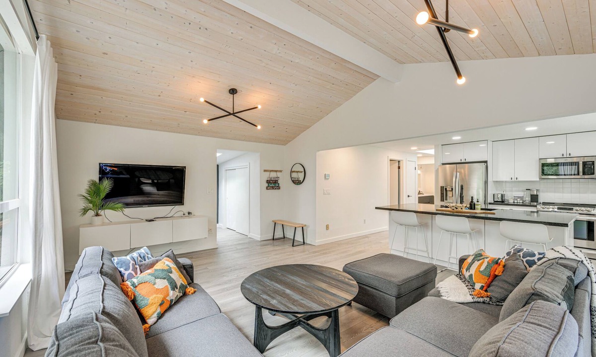 Anderson Island House | Walk to Lake: Anderson Island Escape w/Fire Pit