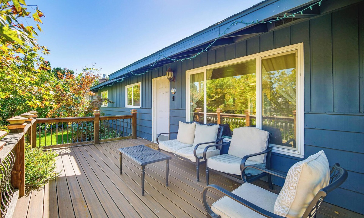 Medford House | Walk to Rogue X: Medford Family Home w/Large Yard