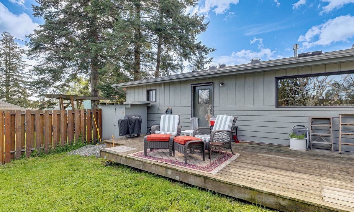 Friday Harbor Apartment | Walkable, Dog Friendly! Friday Harbor Stay w/Deck