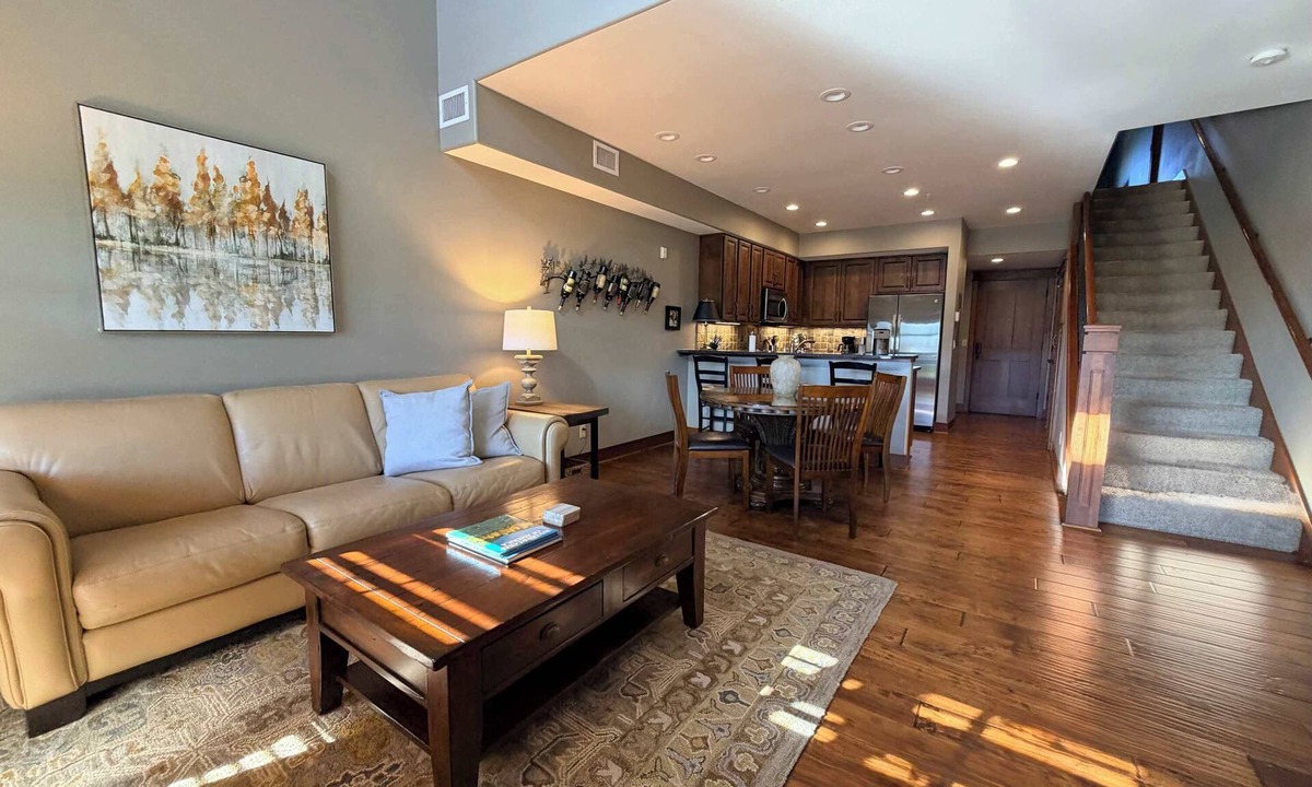 Coeur d'Alene Condo | Walkable Getaway 2BR Steps from Dining & Trails