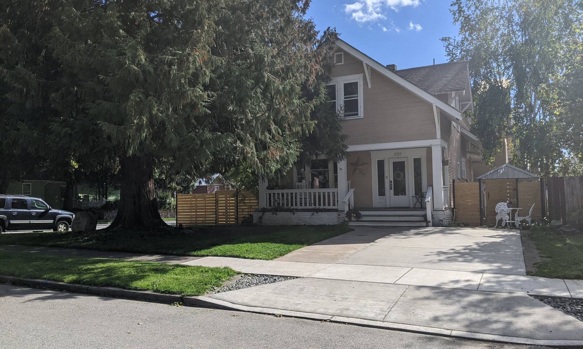 Coeur d'Alene House | Walking distance everywhere, yard, front porch and hot tub!