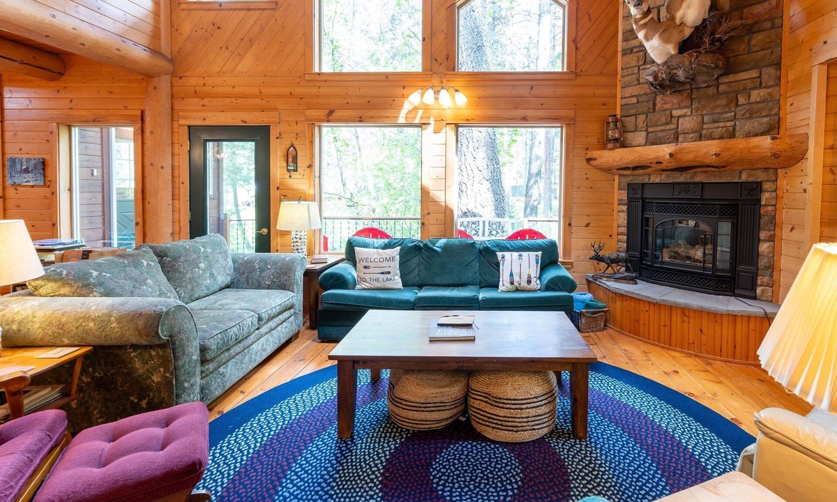 Wallowa County House | Wallowa River Log Cabin - Mountain Views & Hot Tub