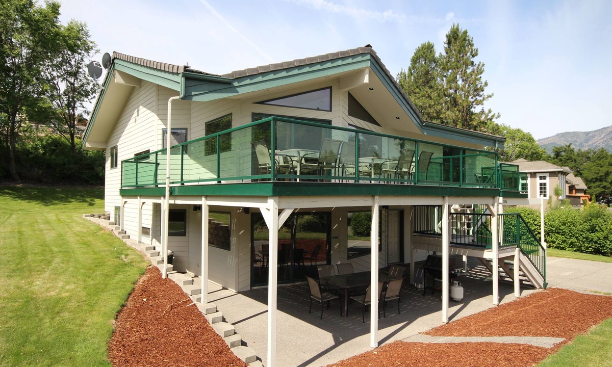 Wapato Point House | Wapato Point—Lake Chelan/Rate discount August 14-21