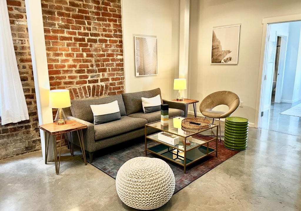Arts/Warehouse District Apartment | Warehouse District Intimate One Bedroom