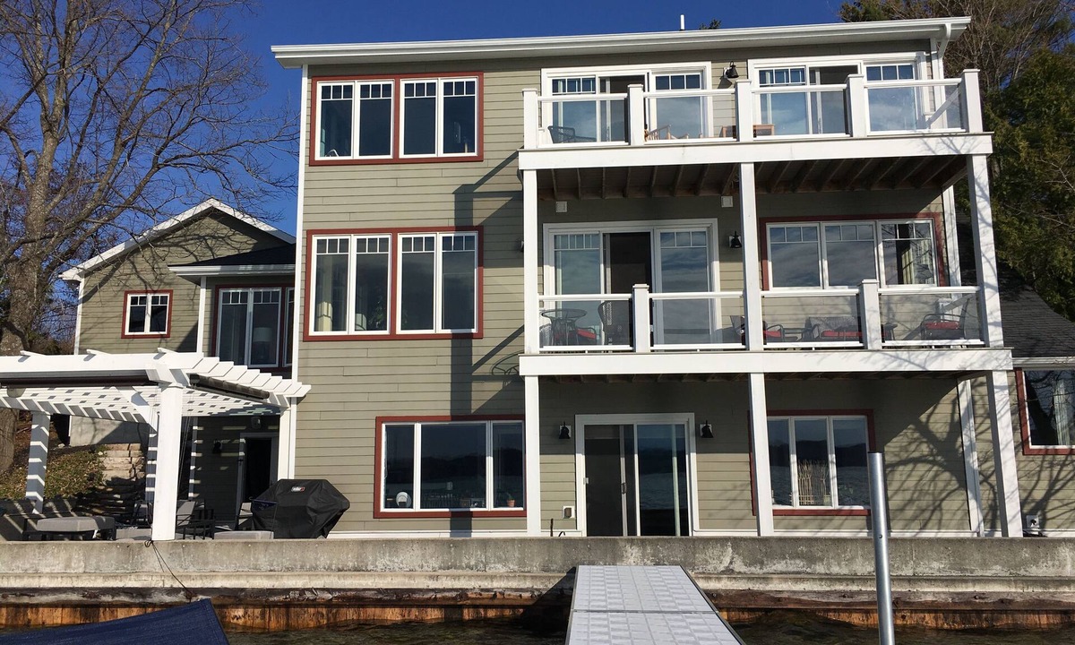Suttons Bay House | Waterfront 4 bed/4 bath in the heart of wine country.