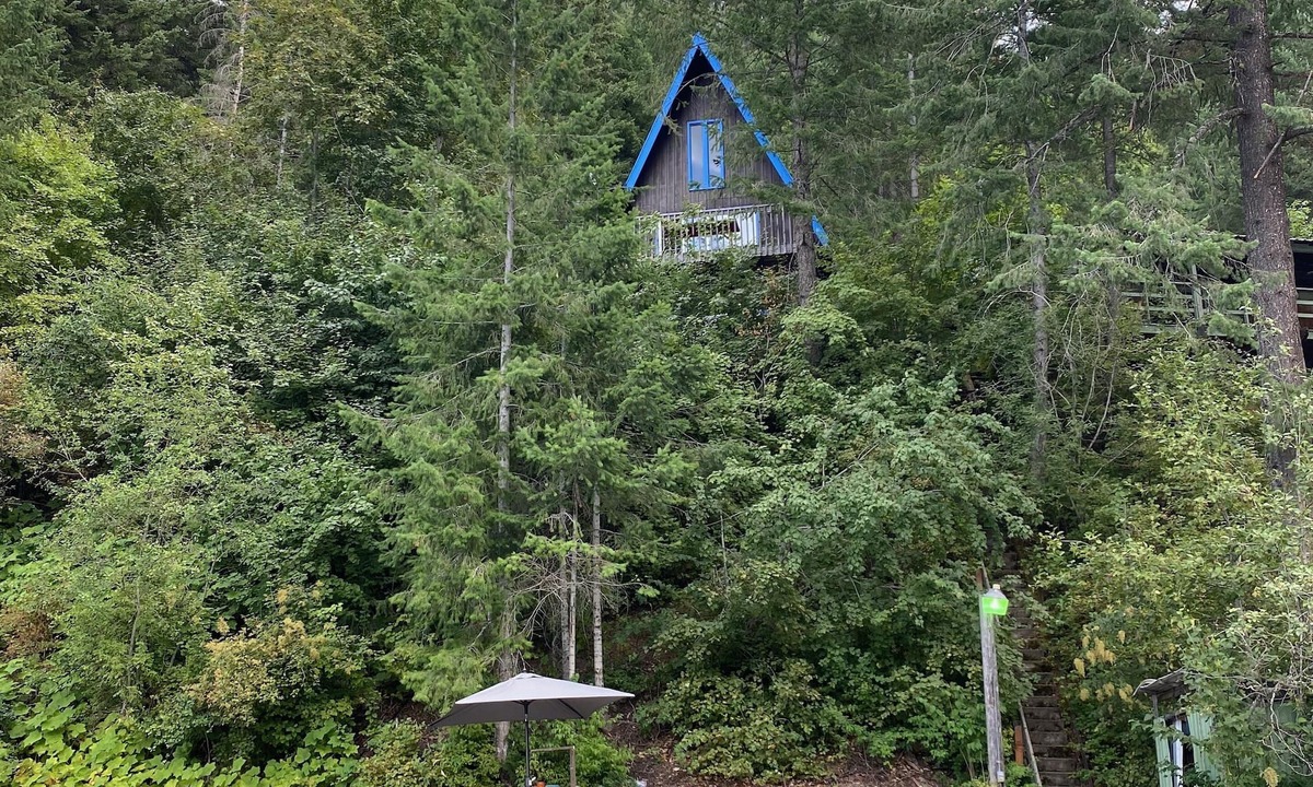 Loon Lake Cabin | Waterfront Cabin on Cedar Bay at Deer Lake.