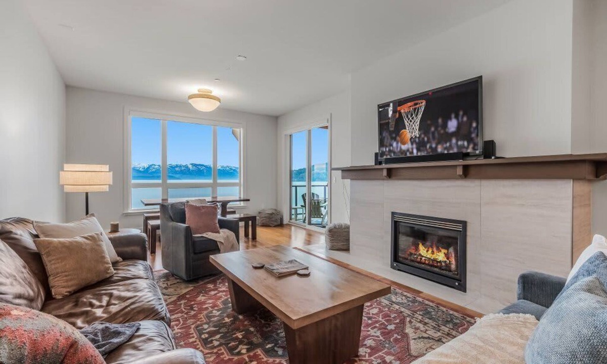 Sandpoint Condo | Waterfront Condo, Private Boat Slip, Pool & Hot Tub