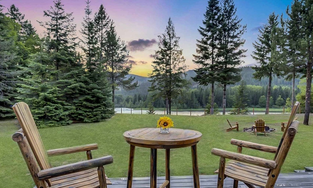 Priest River House | Waterfront cottage with private dock