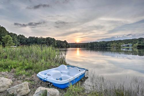 Dunlap House | Waterfront Dunlap Cottage: Large Yard + Views