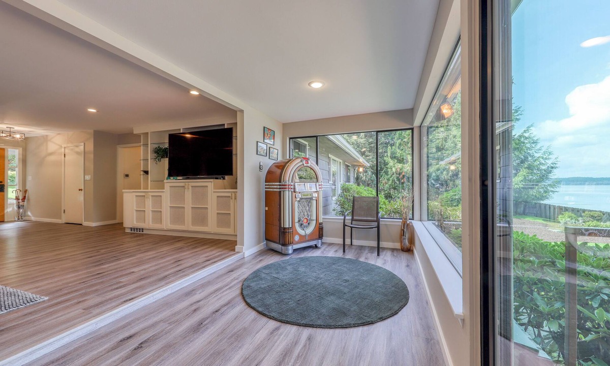 Gig Harbor House | Waterfront home & on-site guest house w/full kitchens, a large deck, & firepits