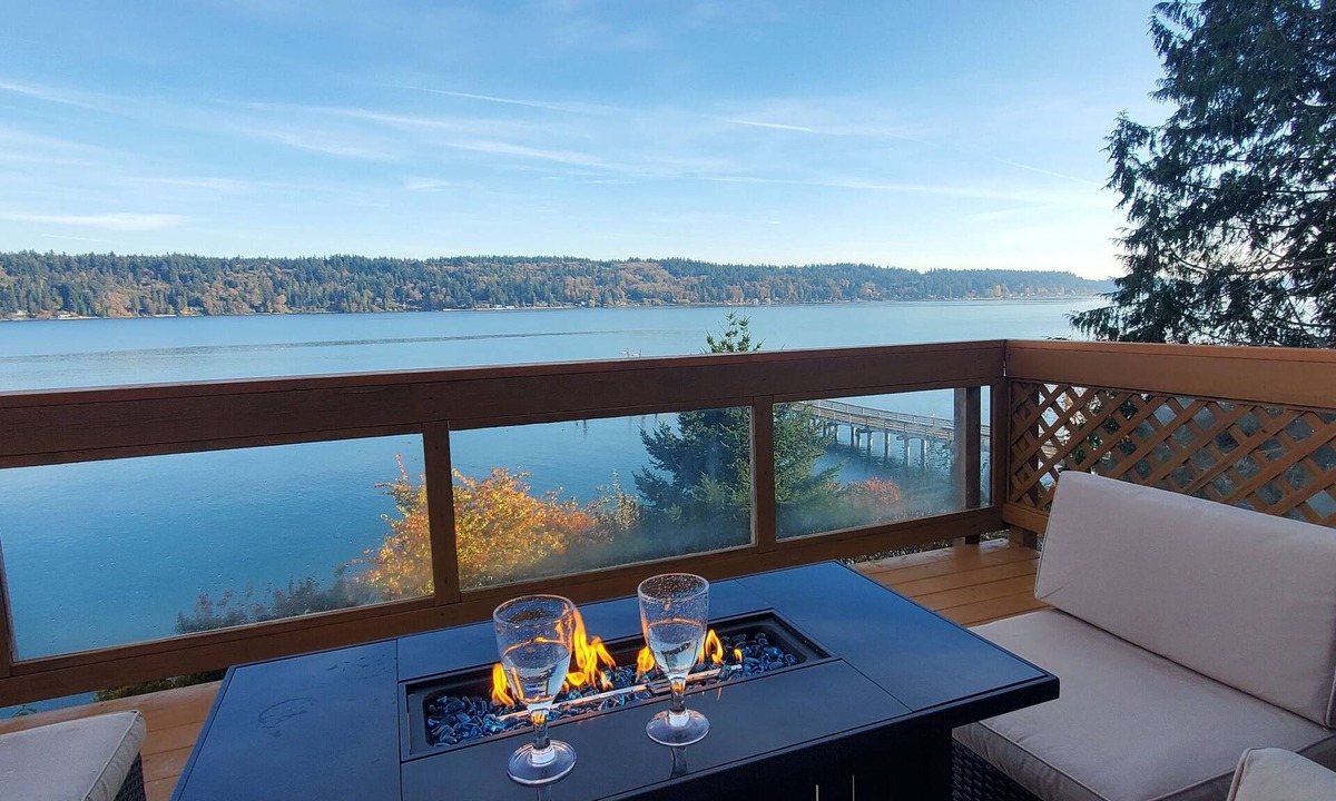 Bremerton House | Waterfront Home w/Mt Rainier Views, Private Beach, 4 Decks, Sleeps 9