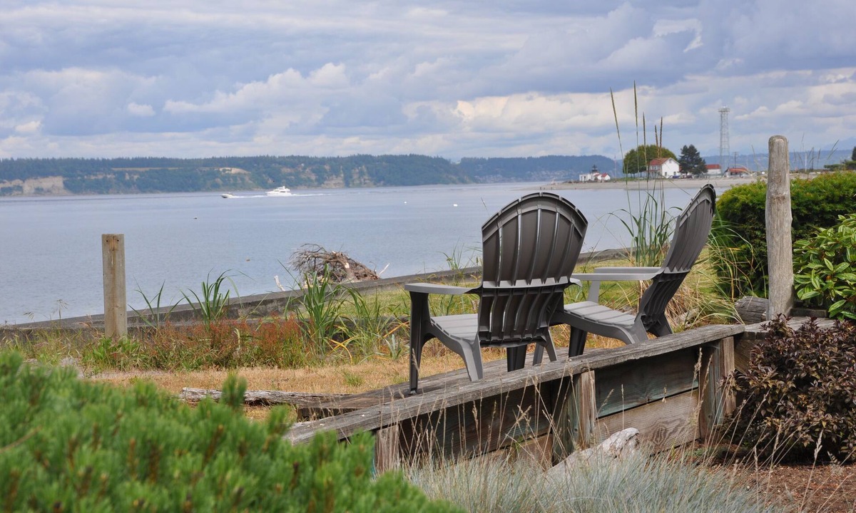 Hansville House | Waterfront - Low bank sandy beach.walk to the Point No Point Lighthouse