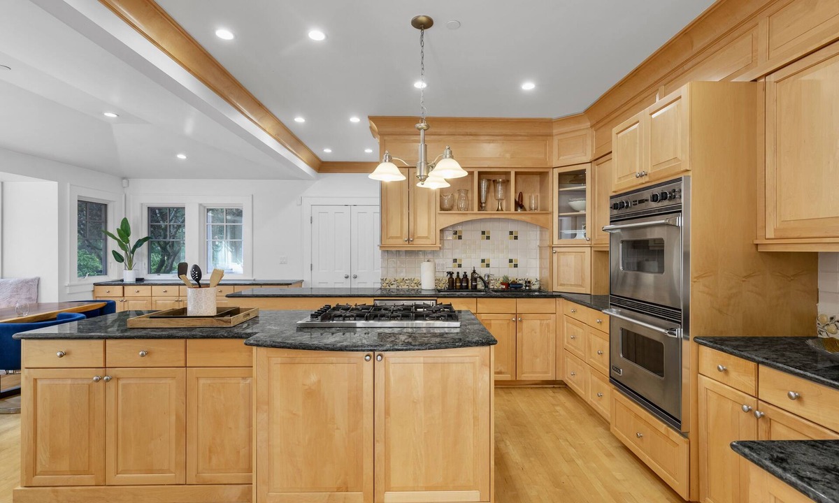 Bellevue House | Waterfront Luxury House on a Huge Lot /Medina