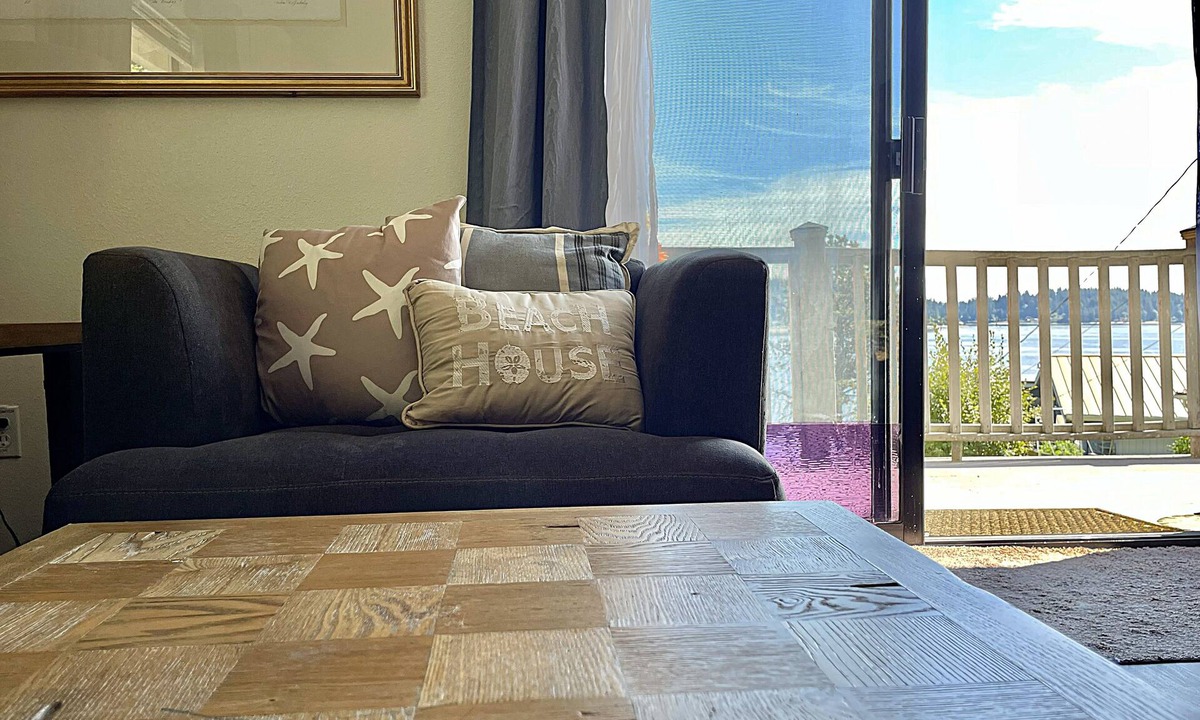 Bremerton Apartment | Waterfront PNW 2BD Cottage - Rare Sandy Beach, Home Office & Mt Rainier Views