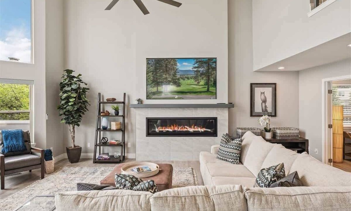 Sandpoint House | Waterfront | Private Dock | Boat Lift | Hot Tub AC