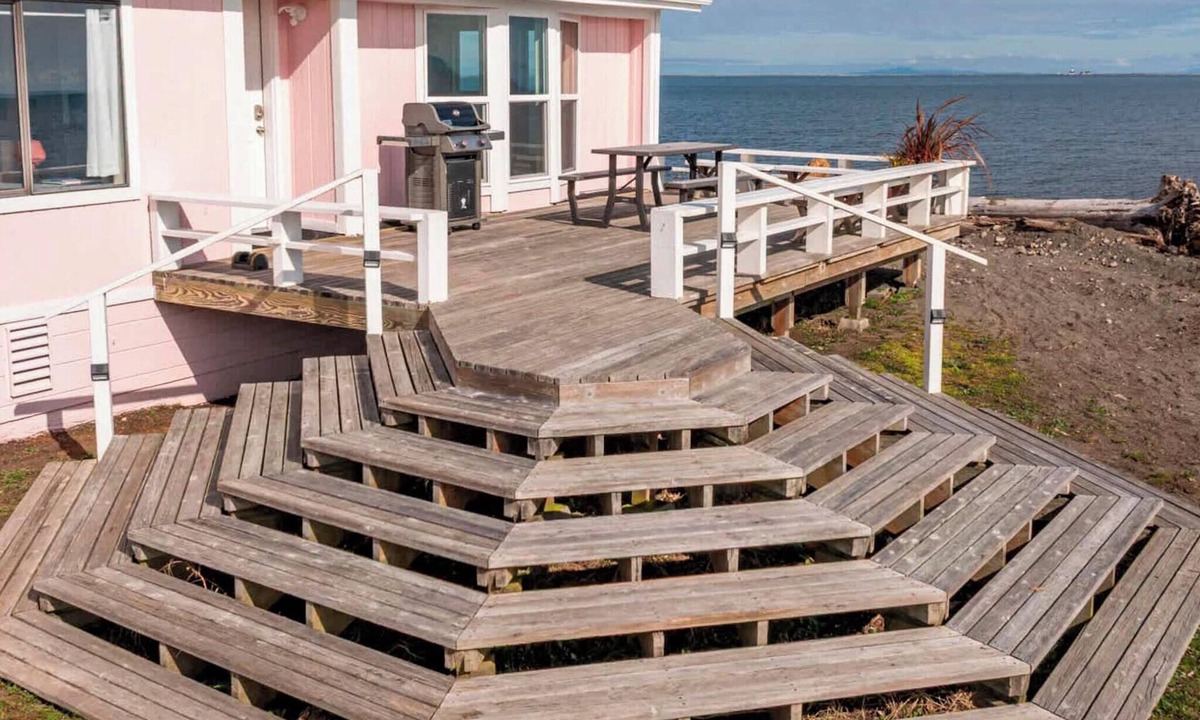 Sequim House | Waterfront, Strait of Juan de Fuca, Deck, Firepit