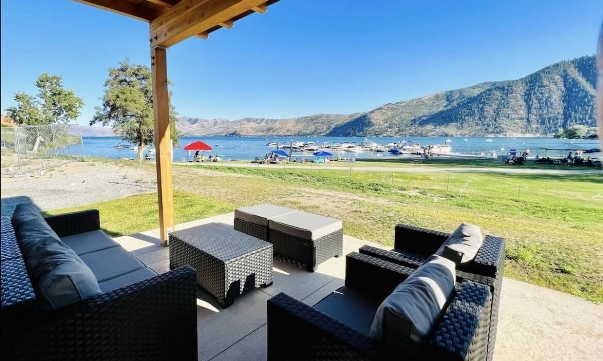 Wapato Point House | Waterfront Wapato Point Townhome w/Resort Access