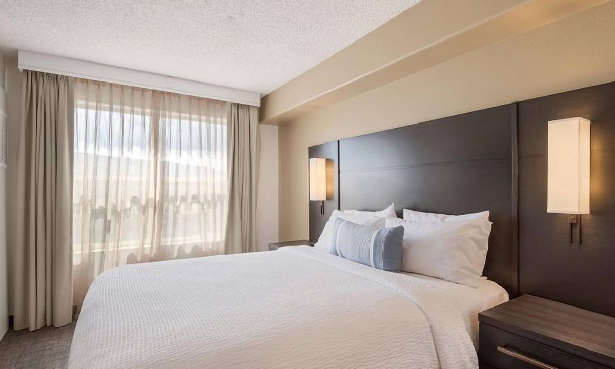 Reno/Tahoe Airport Hotel | Welcome to Paradise! 3 Breathtaking Units, Close to Nevada Historical Society!