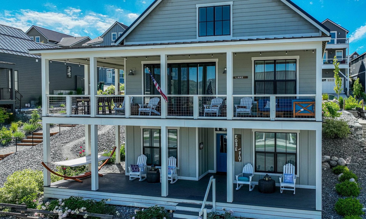 Chelan House | Welcome to Rose All Day and Wine Not at The Lookout at Lake Chelan