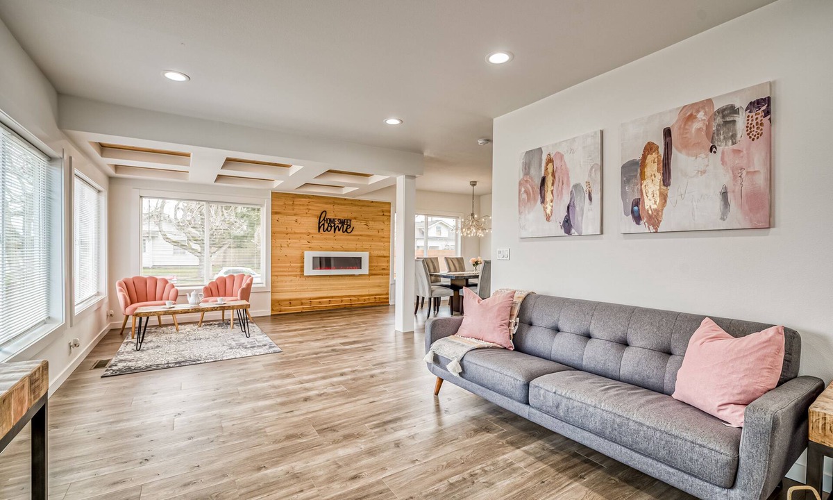 Eastside House | Welcome to the Safehouse! Modern remodeled 5 bedroom home in Tacoma duplex! n