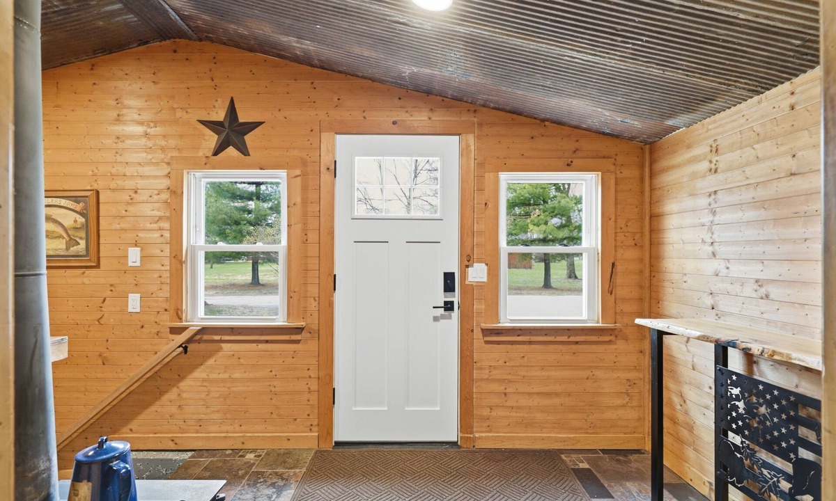 Cedar Falls Cabin | Welcome to Turkey Ridge Cabin Sitting on 12 Acres in Cedar Falls, IA