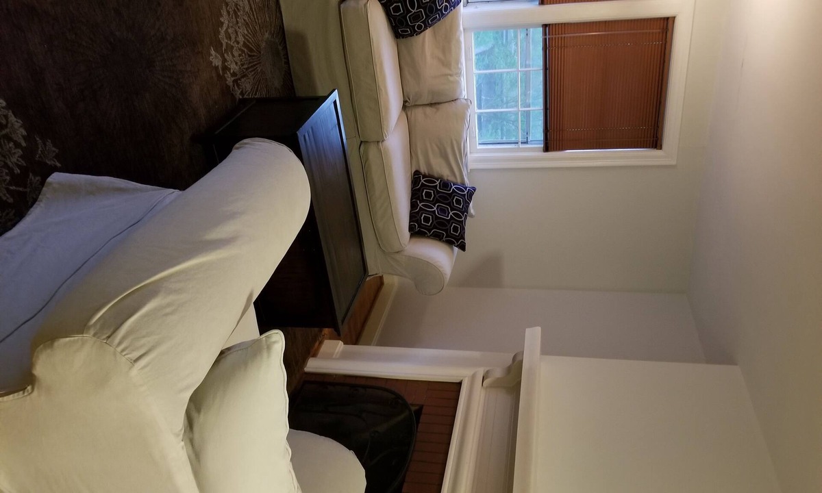 Green Hills House | West End Stay