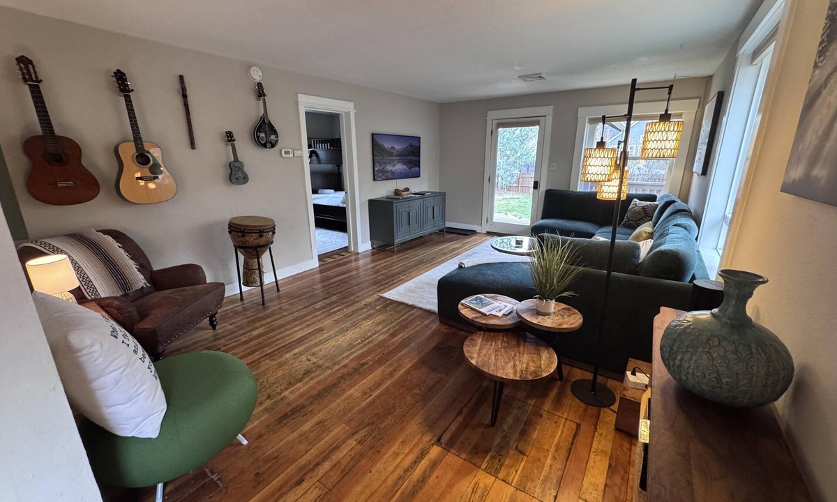 River West Cottage | Westside Vibes - walkable w/salt water hot tub too!
